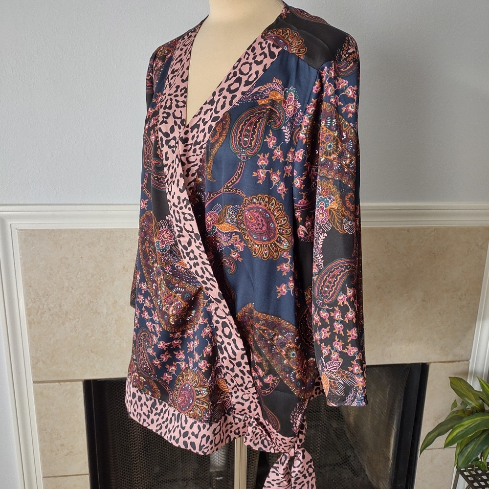 Multi print Plus Size blouse with tie at hip 2X - Picture 4 of 7